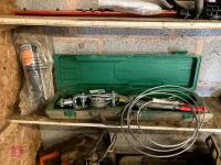 HAND MONKEY WINCH & GREASE GUN - 2