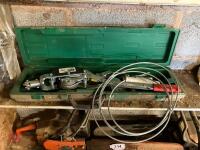 HAND MONKEY WINCH & GREASE GUN - 3