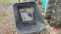 PLASTIC WHEELBARROW - 3