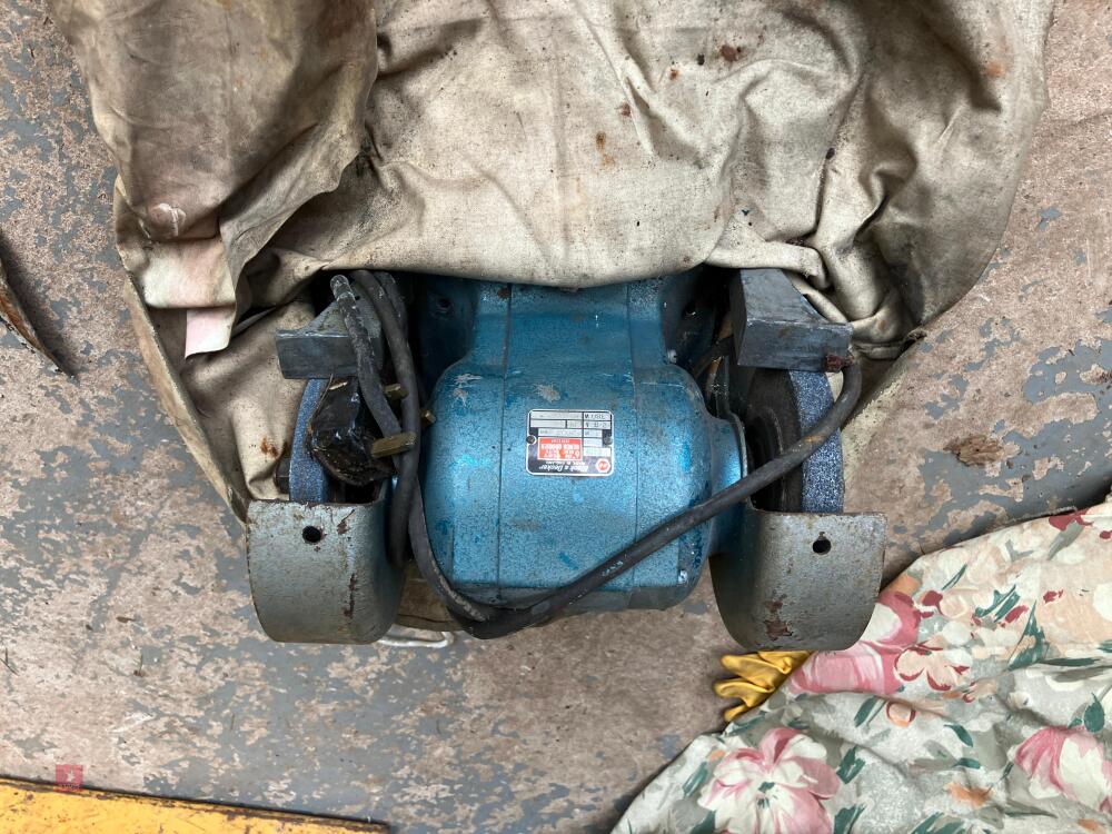 BLACK & DECKER 240V BENCH GRINDER