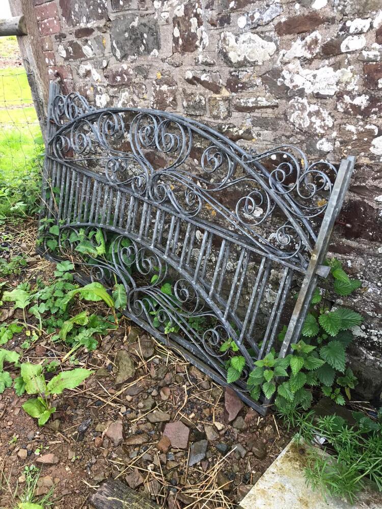 2 X 6' DECORATIVE IRON ENTRANCE GATES