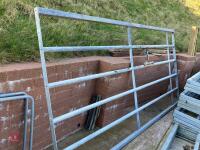 4 HEAVY DUTY CATTLE DIVISION PANELS