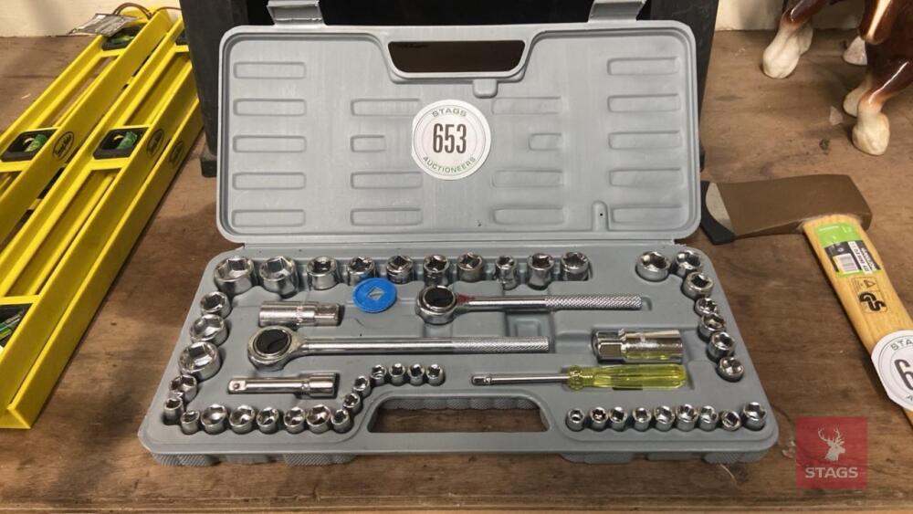 SOCKET SET