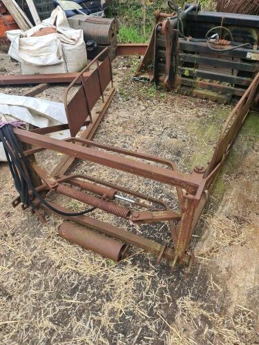 SMALL BALE SQUEEZE