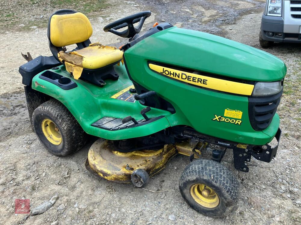 JOHN DEERE X300R RIDE-ON MOWER (S/R)