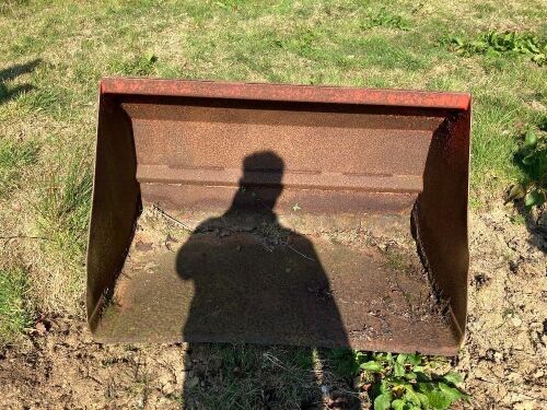 4' FRONT LOADER BUCKET