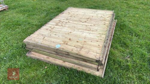 4 FENCE PANELS