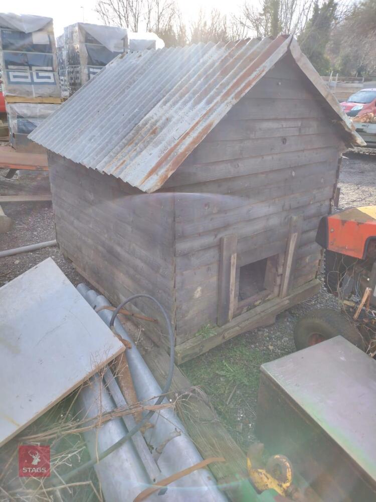 HEN/DUCK HOUSE