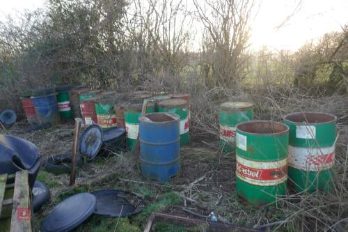 27 OIL DRUM FEEDERS