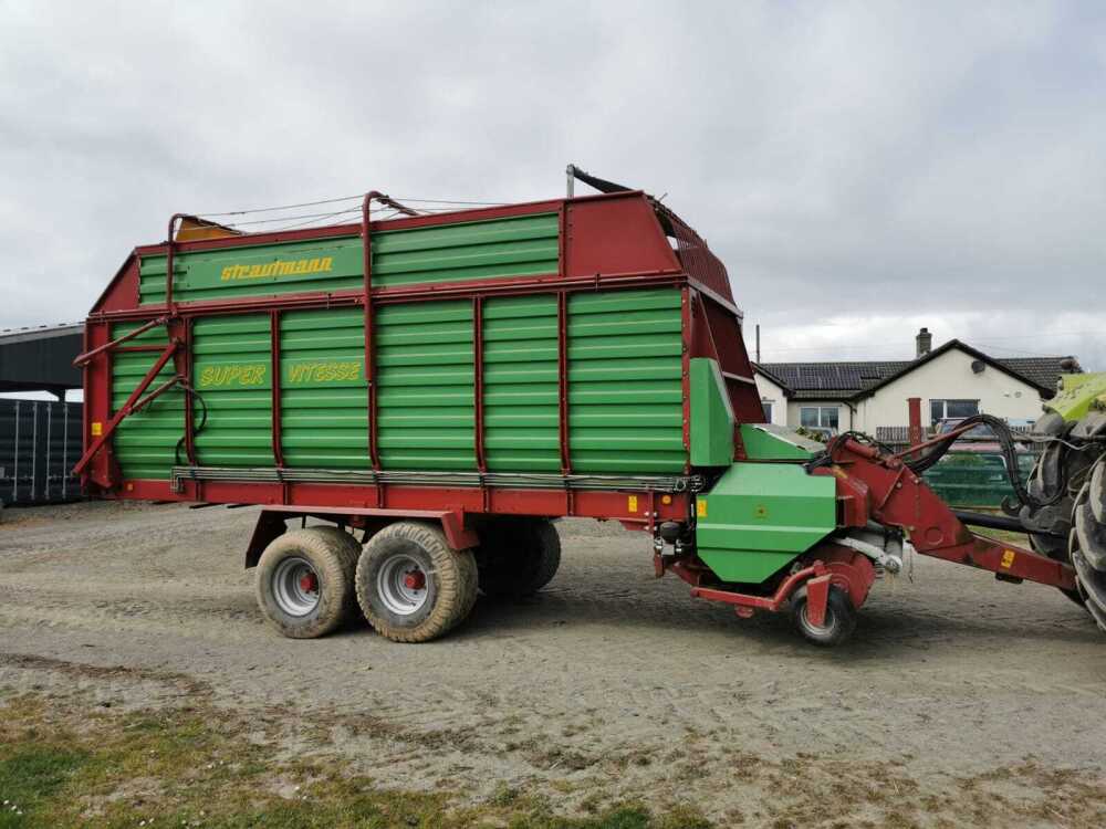 2005 STRAUTMANN SUPER VITESSE 2 FORAGE WAGON