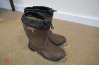 AMBLERS SIZE 44 SAFETY BOOTS - 2