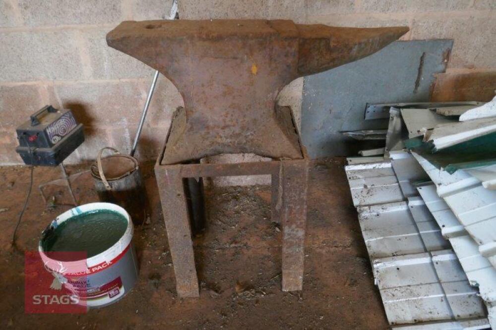 LARGE ANVIL & STAND