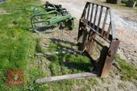 SET OF PALLET FORKS - 2