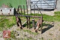 SET OF PALLET FORKS - 5