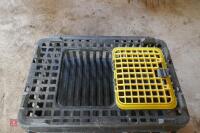 PLASTIC POULTRY CASE - 5