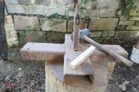 HOMEMADE KINDLING SPLITTER & STAND - 2