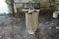 HOMEMADE KINDLING SPLITTER & STAND - 4