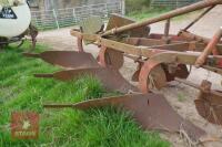 INTERNATIONAL 3F PLOUGH - 7