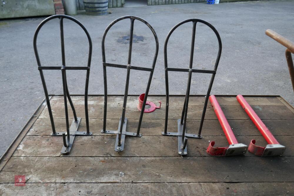 5 SADDLE RACKS