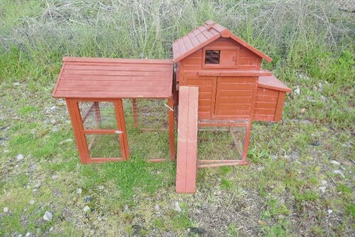 POULTRY HOUSE AND RUN