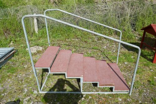 GALVANISED STEP PLATFORM