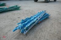 25 BLUE ELEC FENCING STAKES - 3