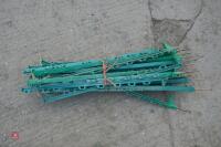 25 GREEN ELEC FENCING STAKES - 4