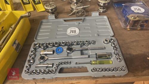 SOCKET SET