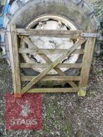 WOODEN HUNTING GATE - 2