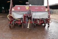 BECKER AEROMAT T 6 ROW MAIZE DRILL - 7