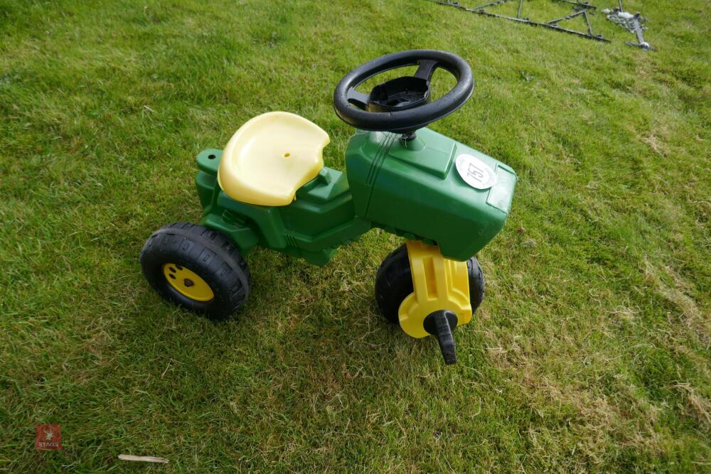 CHILDS 3 WHEEL TRACTOR TOY