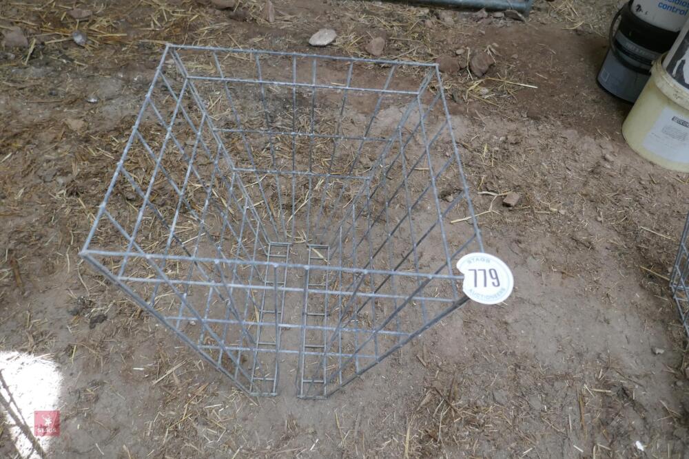 1 MESH HOOK OVER HAY FEEDER