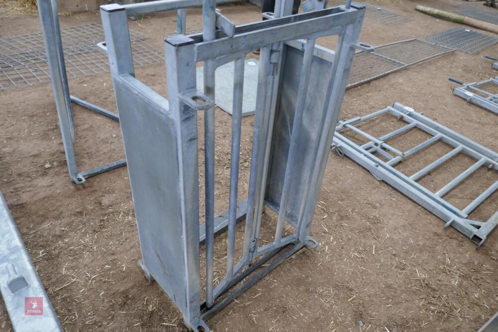 GALVANISED SHEEP RACE STOP GATE