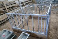 SQUARE SHEEP ROUND BALE FEEDER