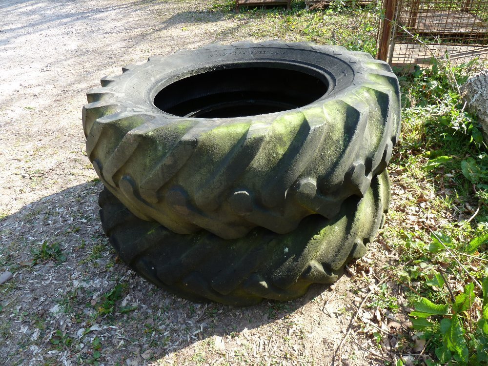 2 VREDESTEIN 16.9-30 TYRES