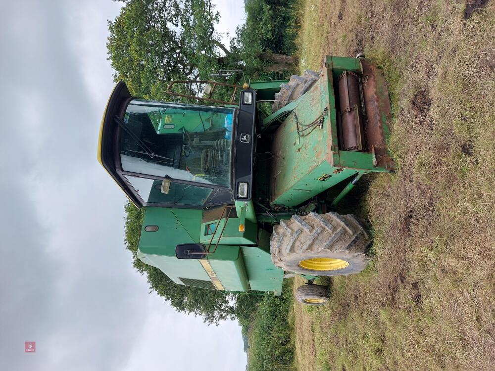 JOHN DEERE 1075 COMBINE