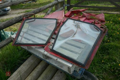 MASSEY FERGUSON DOOR/GLASS