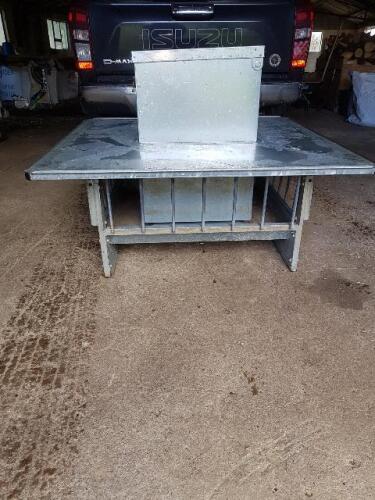 GALVANISED LAMB CREEP FEEDER