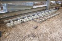 EXTENDING ALUMINIUM LADDER