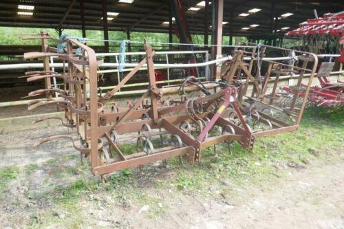 FOLDING PIG LEG CULTIVATOR