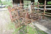 FOLDING PIG LEG CULTIVATOR - 2