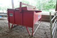 PORTEQUIP CALF CREEP FEEDER - 9