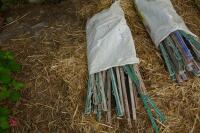 30 PLASTIC ELECTRIC FENCING STAKES - 2