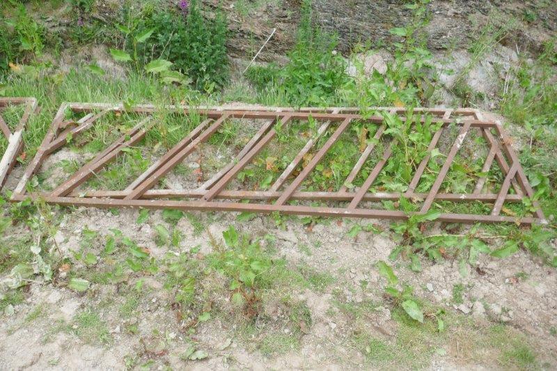 4 CATTLE FEED BARRIERS