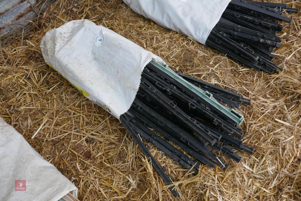 30 PLASTIC ELECTRIC FENCING STAKES