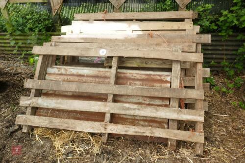 15 WOODEN HURDLES/PANELS