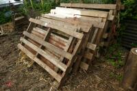 15 WOODEN HURDLES/PANELS - 4