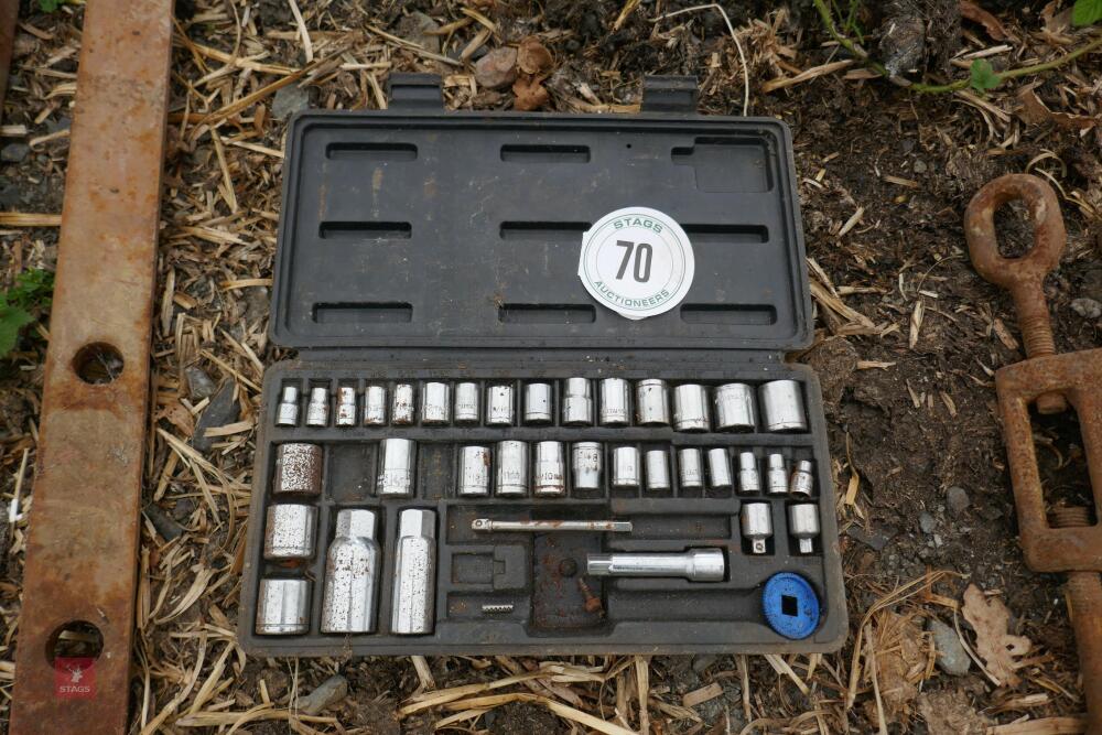 SOCKET SET