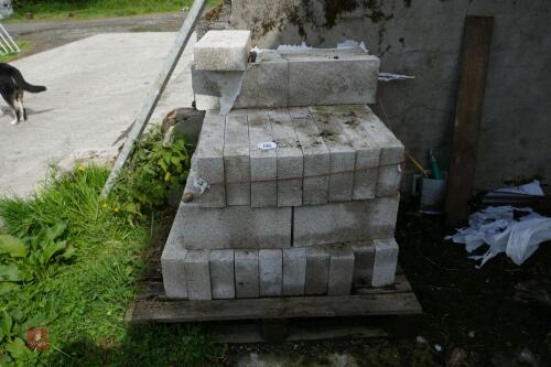 APPROX 35 BREEZE BLOCKS