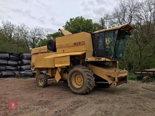 NEW HOLLAND TX 32 COMBINE